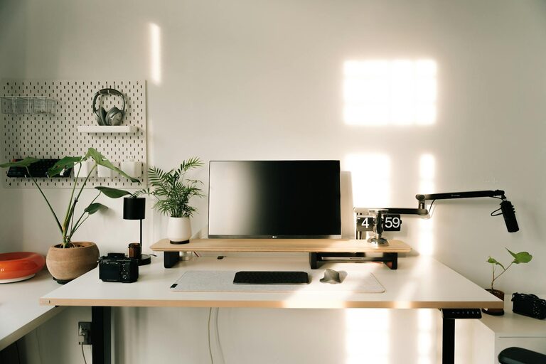 How to Create a Productive and Comfortable Home Office Space